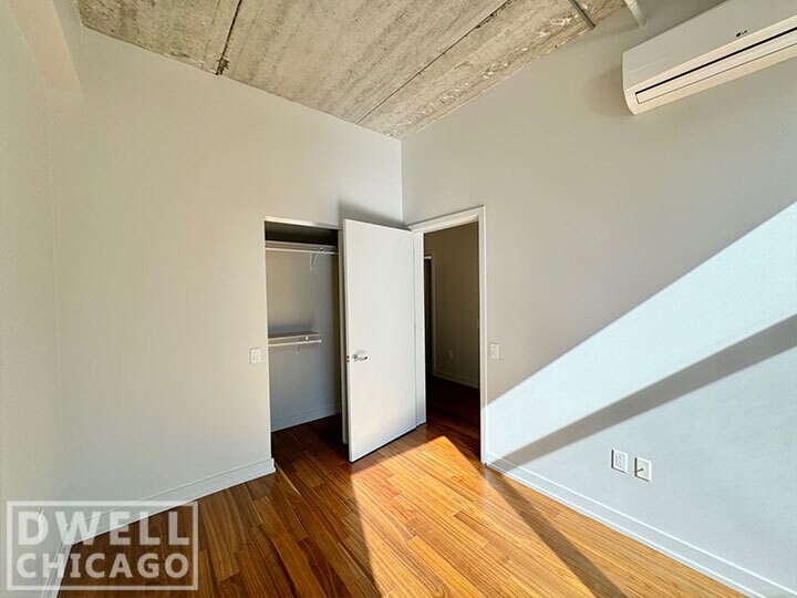 Building Photo - 640 N La Salle Dr