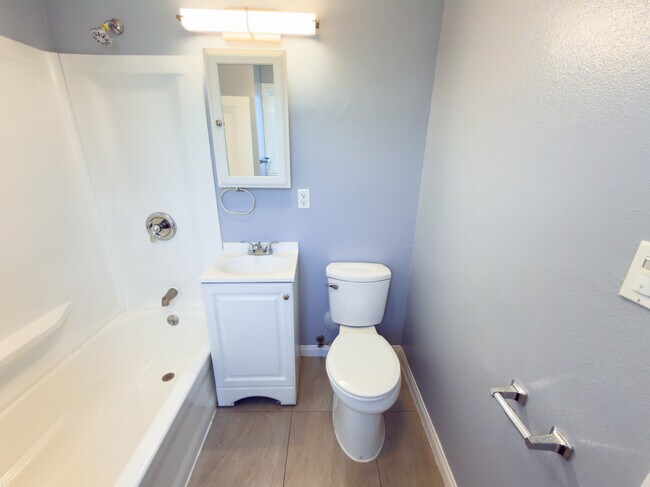 Building Photo - 6628-6630 Selfland Ave