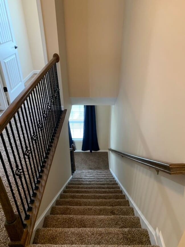 Building Photo - Maryville 37804 - 3 Bedroom, 2.5 Bath Home...