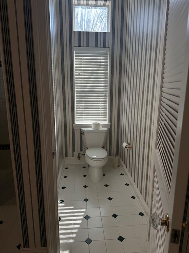 Building Photo - Fabulous Home in Gulf Breeze