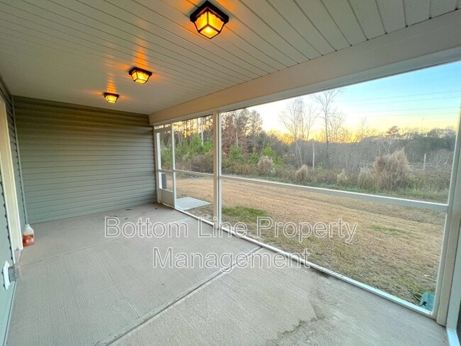 Building Photo - 636 Newfound Hollow Dr