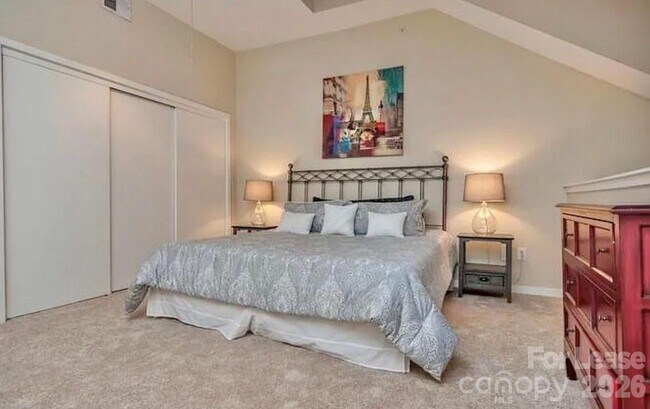 Building Photo - 2125 Southend Dr