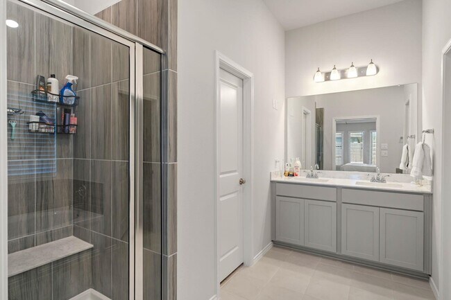 Building Photo - 752 Washita Fls Ln