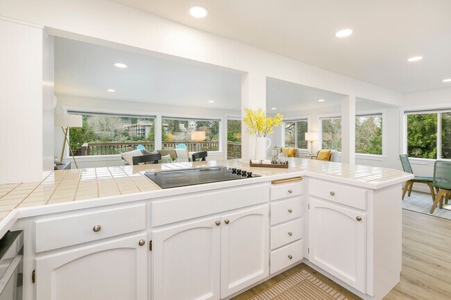 Building Photo - JENSEN DUPLEX