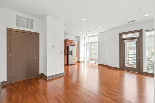 Building Photo - (Coming Soon) 1 Bedroom Condo In Southend with garage