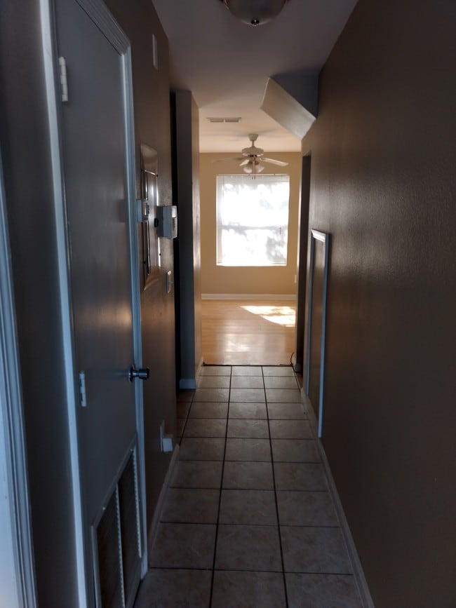 Building Photo - Lone Oak Townhomes