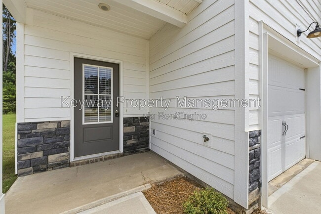 Building Photo - 228 Linsmore Ave