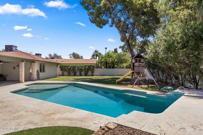 Building Photo - 5449 E Larkspur Dr