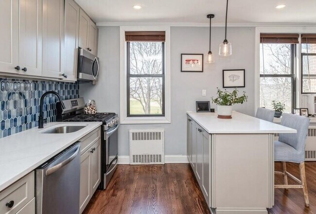 Building Photo - Comfortable and Spacious Rental Opportunity