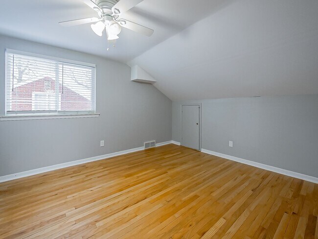 Building Photo - AVAILABLE NOW! Spacious 4-Bed Gem in the Heart of Clawson!