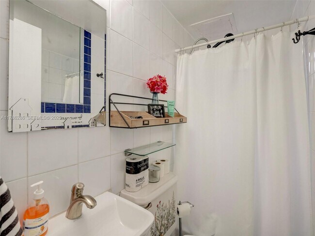 Building Photo - 400 Cadima Ave