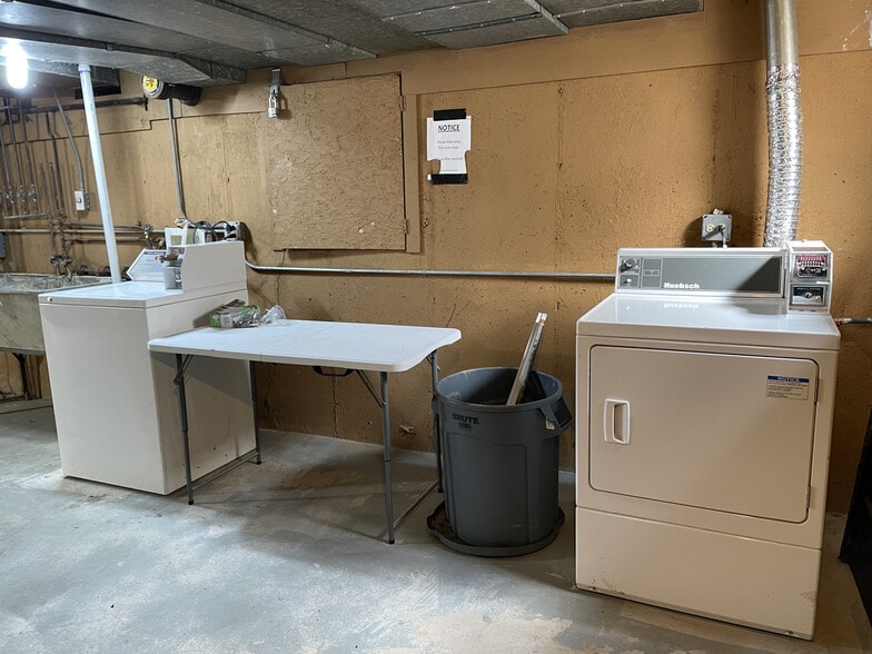 Building Photo - 565 Sidney Ave