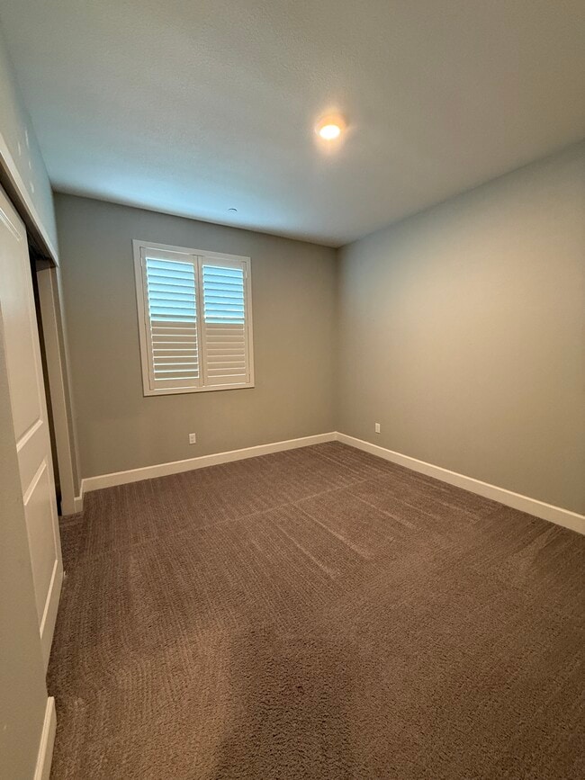 Building Photo - 2324 Henri Ln