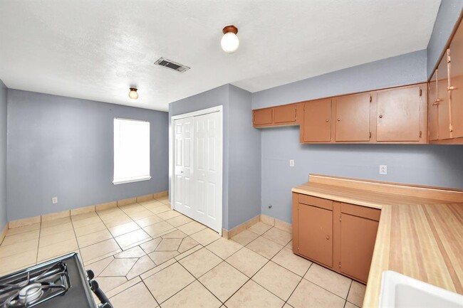 Building Photo - 13710 Brownsville St
