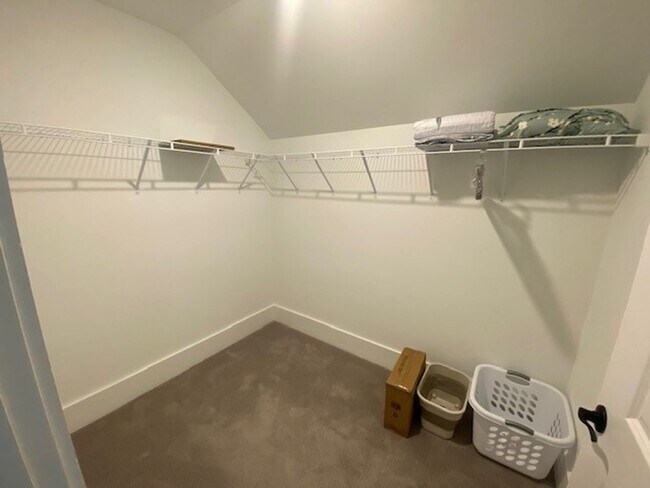 Building Photo - 9249 Crossbill Dr