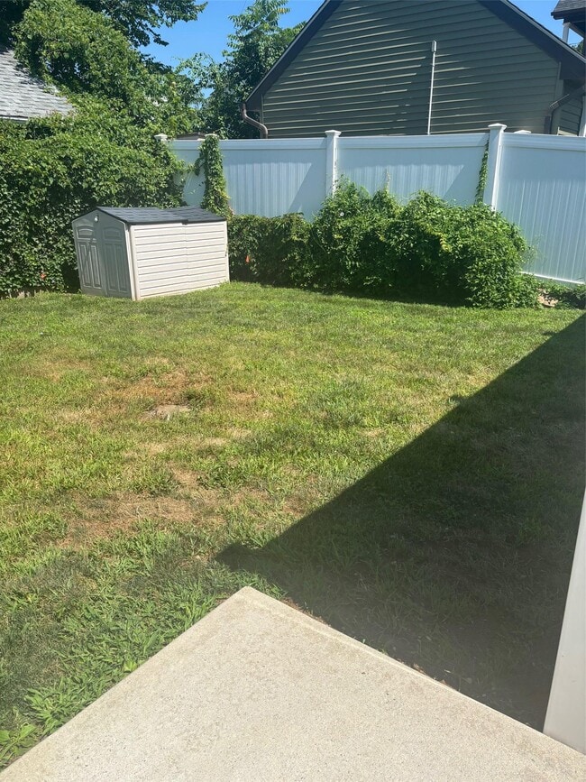 Building Photo - 679 Montauk Hwy