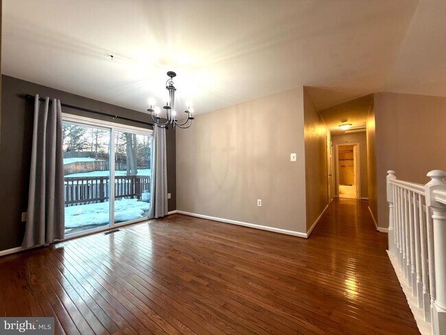 Building Photo - 7684 Green Garland Dr