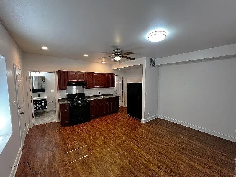 Building Photo - 8246 S Racine Ave
