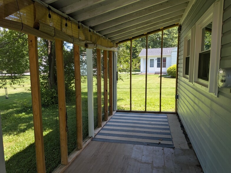 Rear Screened Porch - 309 W Main St