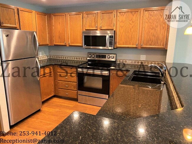 Building Photo - 428 - Spectacular Townhouse with Ultimate Privacy