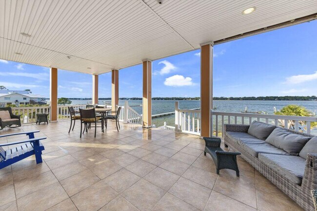 Building Photo - 1232 W Lagoon Ave