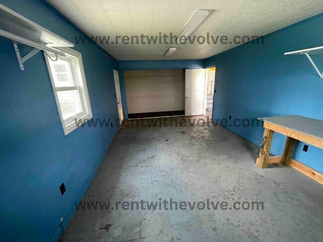 Building Photo - 4603 S Bloomingport Rd