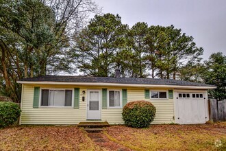 Building Photo - 3 Bedroom 1 Bathroom