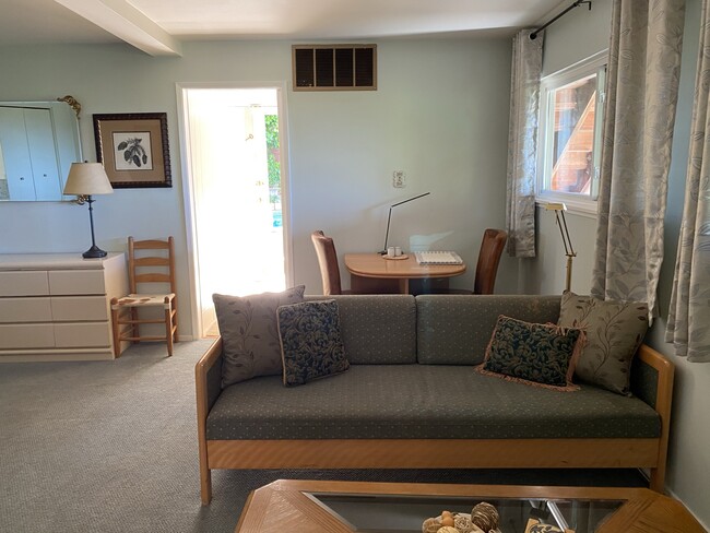 Building Photo - 819 Villa Vista St