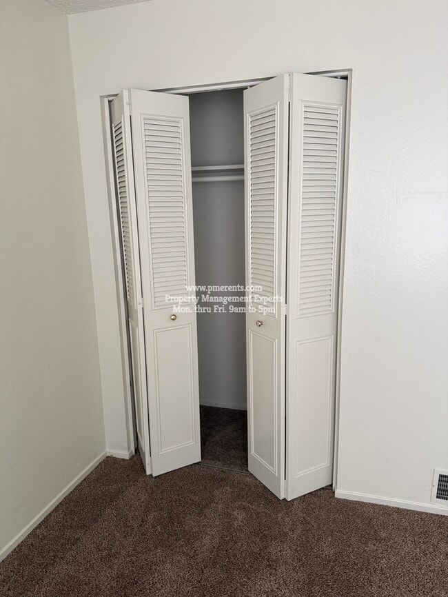 Building Photo - 1331 Pinetree Dr