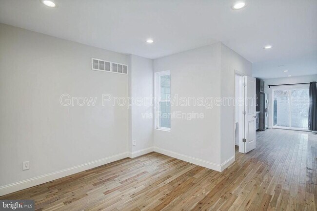 Building Photo - 2028 E Firth St