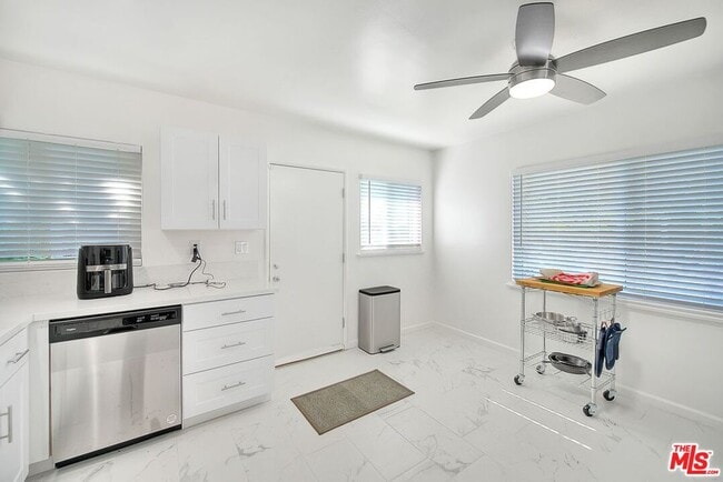 Building Photo - 5253 W Slauson Ave