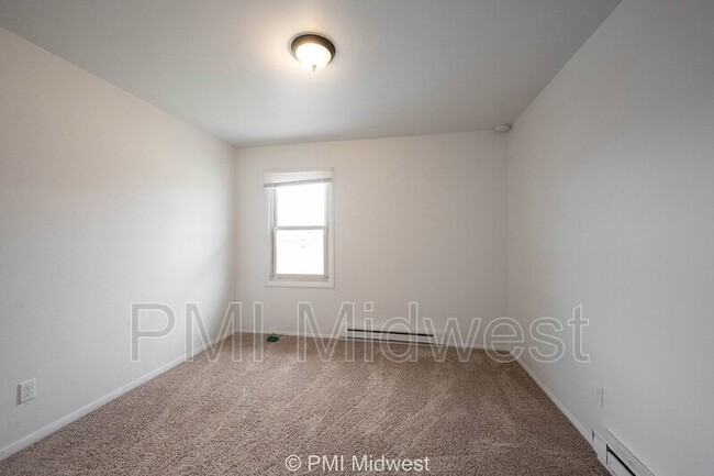 Building Photo - 4881 300W