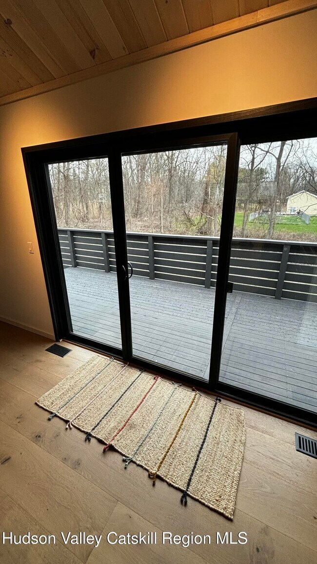 Building Photo - 13 Regal Rd