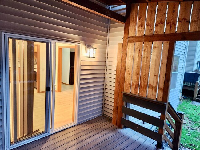 Building Photo - Beautiful 3 Bed / 2.5 Bath Townhome in Lake Stevens