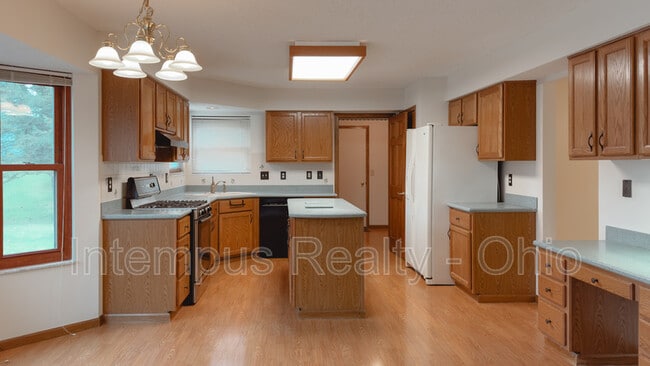 Building Photo - 370 Glenside Ln