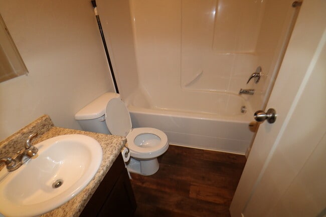 Building Photo - Beautiful 3 bed 2.5 bath townhome in Vineyard