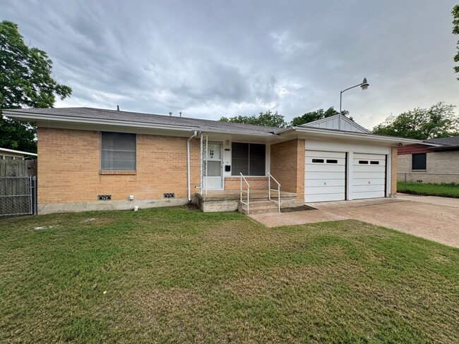 Building Photo - 360 Virtual Tour Available
