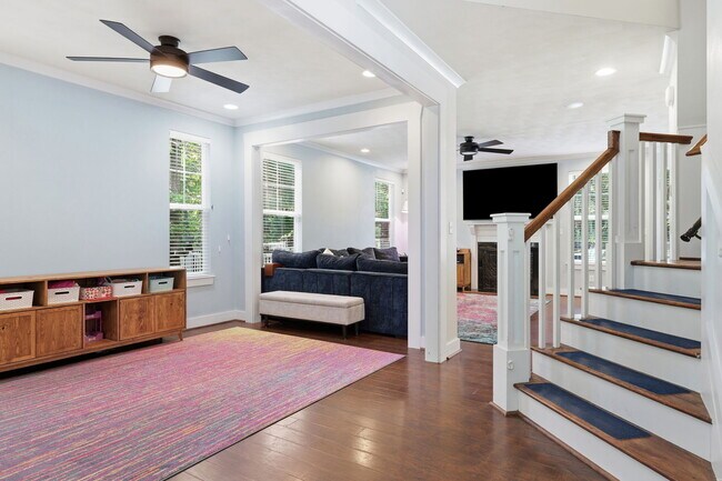 Building Photo - 1041 Scenic Blvd