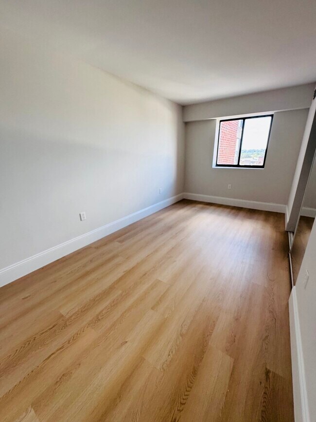 Building Photo - 15 N Beacon St