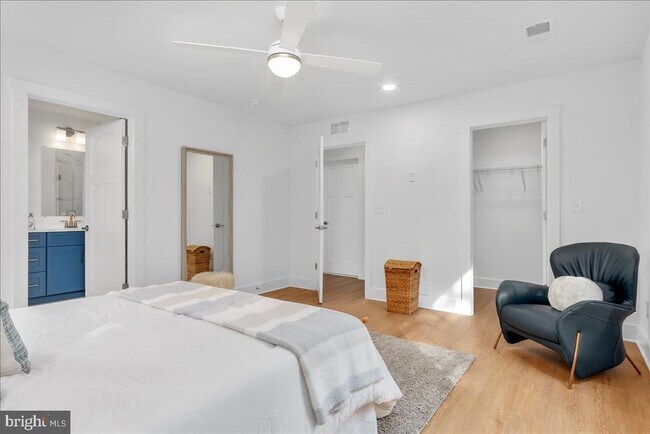 Building Photo - 807 Radcliff Ave