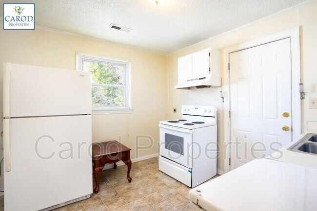 Building Photo - 847 Broad Ave