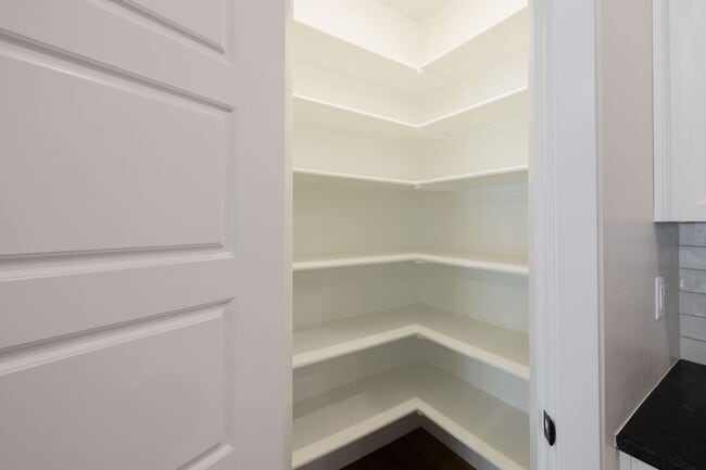 Building Photo - BEAUTIFUL 3 Bed 2 Bath Twin home in Sugar city!