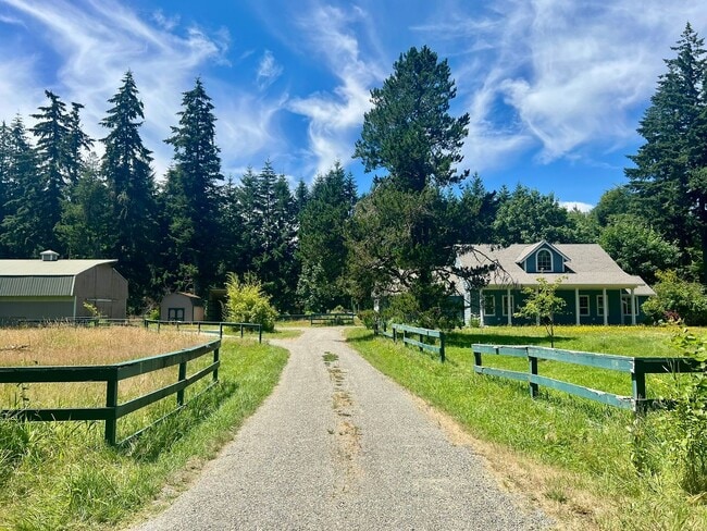 Building Photo - PENDING APPLICAITON; 3+ BD on 2 Acres - Barn Included