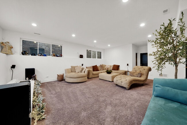 Building Photo - 1522 N Leamington Ave