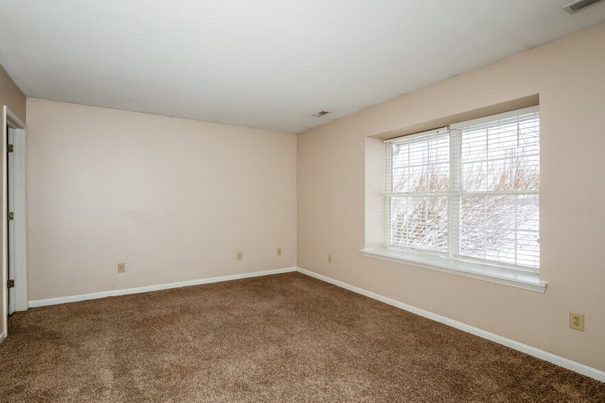 Building Photo - 5751 Ashcroft Dr