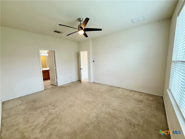 Building Photo - 2065 Oxbow Cir