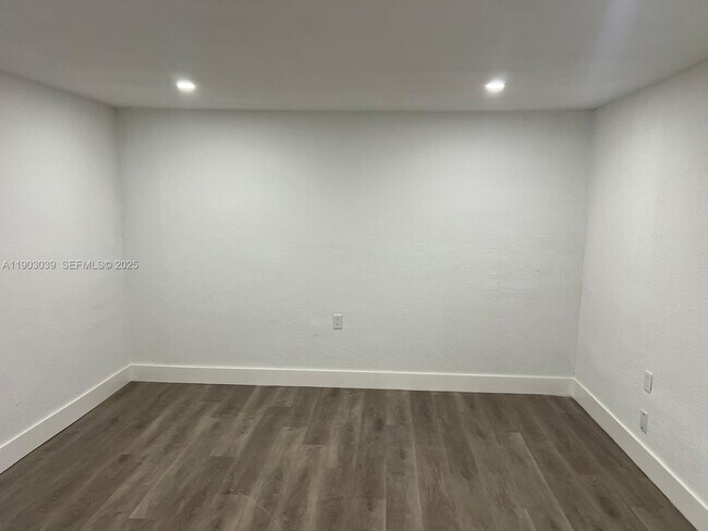 Building Photo - 1236 NW 4th Ave