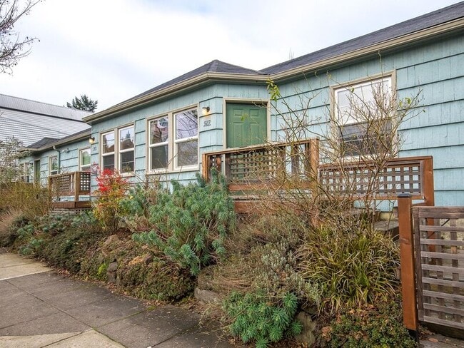 Building Photo - 927 NE Alberta St