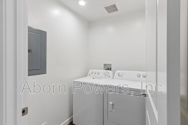 Building Photo - 2760 Coloma St