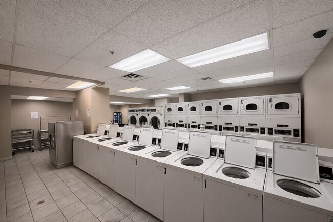 Building Photo - 5320 N Sheridan Rd